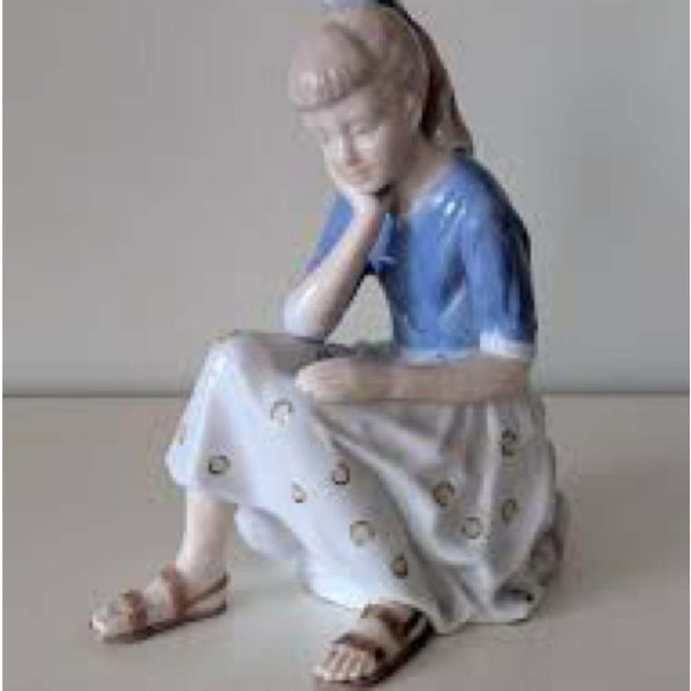 ANDREA BY SADEK Young Girl Thinking Figurine Statue, 7 1/2" Tall, 6634
